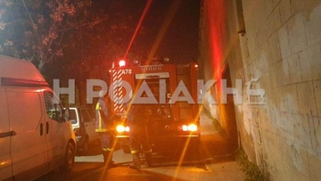 Συμβαίνει τώρα: Φωτιά σε εξωτερικό χώρο στην πόλη της Ρόδου