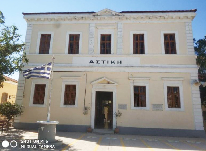 Φθορές στην κορνίζα στέψης