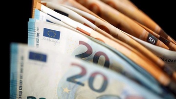 Mειώθηκαν κατά 591 εκατ. οι καταθέσεις νοικοκυριών και επιχειρήσεων τον Νοέμβριο