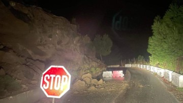 Προσοχή: Μικρής έκτασης κατολίσθηση στην παλιά εθνική οδό Αρχαγγέλου Μαλώνας