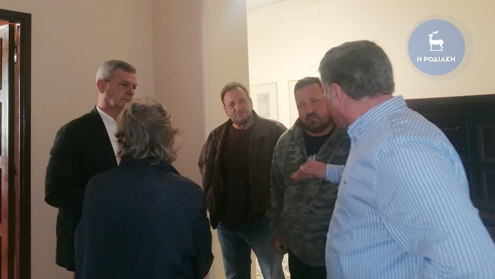 Από την παρουσία των εκπρoσώπων των ομπρελάδων χθες στο δημαρχείο
