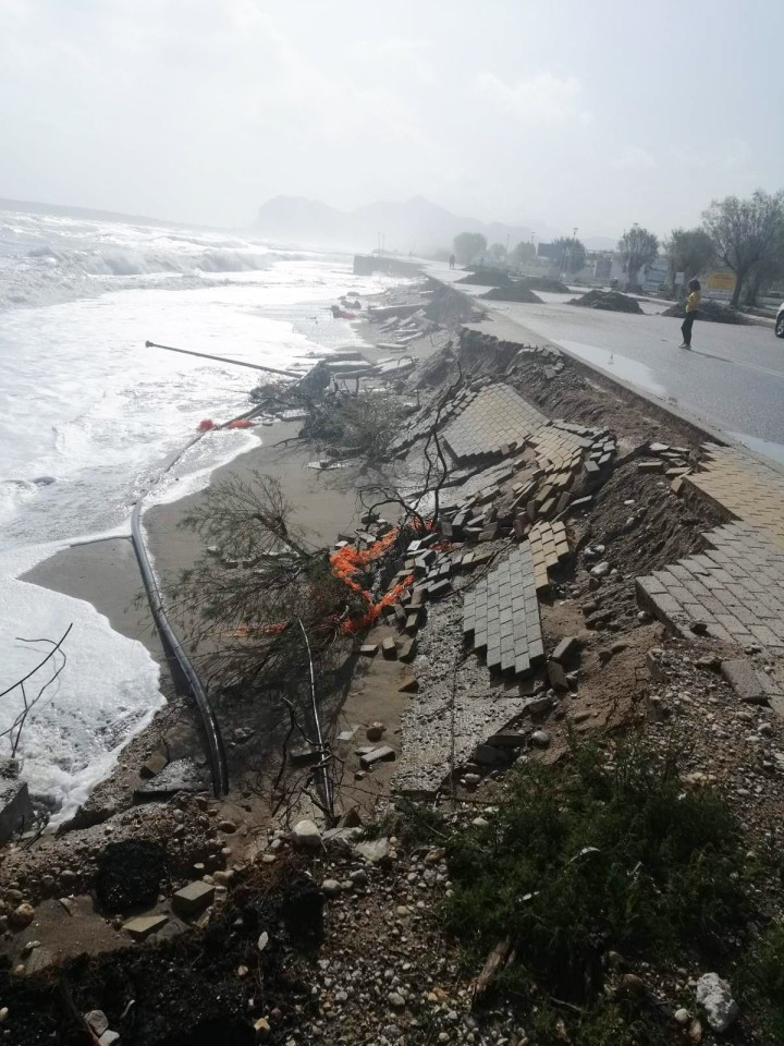 Μεγάλες καταστροφές στην παραλία Αφάντου προκάλεσε και πάλι η κακοκαιρία