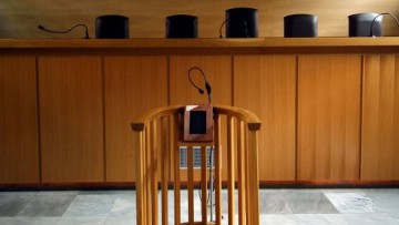 Ποινή φυλάκισης με αναστολή σε 40χρονο για ξυλοδαρμό