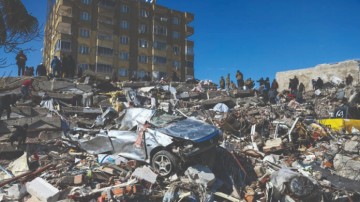 Λέκκας για σεισμό στην Τουρκία: Οι νεκροί μπορεί να φτάσουν τους 50.000