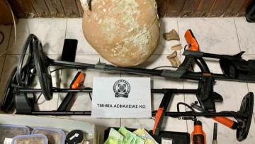 Συνελήφθη μη νόμιμος αλλοδαπός για απάτη, κατοχή αρχαιοτήτων, καπνικών προϊόντων και όπλου στην Κω
