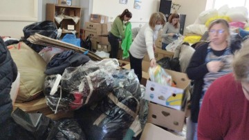Δέκα τόνους βοήθεια προσέφεραν οι Ροδίτες για τους σεισμόπληκτους