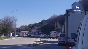 Ουρές αυτοκινήτων και μεγάλες καθυστερήσεις στην κυκλοφορία των οχημάτων από αεροδρόμιο έως Κρεμαστή