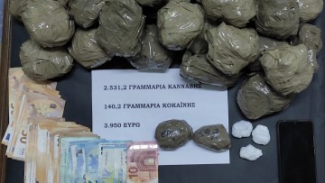 Συνελήφθη με 140 γραμμάρια κοκαΐνη, 2,5 κιλά κάνναβη, και 3.950€