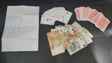 Έφοδος της αστυνομίας σε χαρτοπαικτική λέσχη