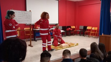 Διδακτική επίσκεψη και επίδειξη Πρώτων Βοηθειών από τον Ερυθρό Σταυρό στο 7ο Γυμνάσιο