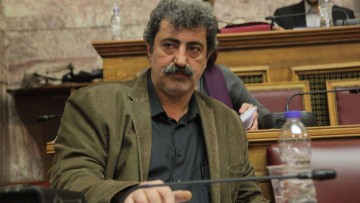 Αργύρης Αργυριάδης: Φώτα, κάμερα, πάμε: το λαμπερό πρόσωπο του «πολακισμού»