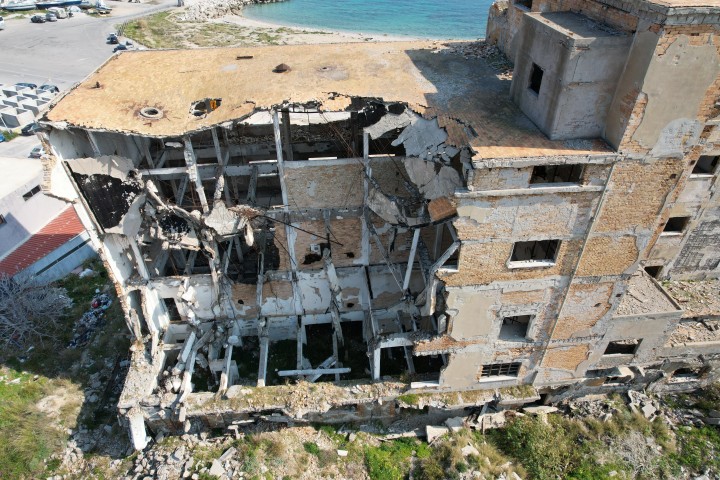 Η πίσω όψη.