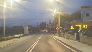 Αναγκαία η ασφαλής πρόσβαση στο Δημοτικό Κρεμαστής με πεζοδρόμια
