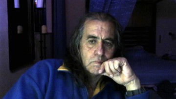 Νίκος Κουμνάκης: «Σημασία στη ζωή έχει να ‘ρθεις  και να τη ζήσεις- Έρχονται, φεύγουν χωρίς να έχουν ζήσει…»!