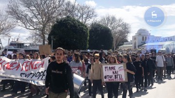 Νέα μαθητική πορεία στη Ρόδο για τα θύματα στα Τέμπη