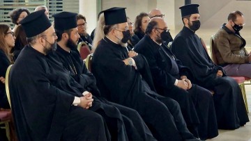 Η  Ιερά Μητρόπολη Ρόδου δίπλα στους γονείς και τα παιδιά!