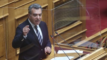 Την επιβολή πλαφόν στην τιμή της βενζίνης σε νομούς που παρατηρούνται υπέρμετρες αυξήσεις ζητά ο Μ. Κόνσολας