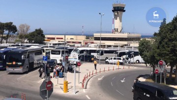 Κινητοποίηση στο αεροδρόμιο των ιδιοκτητών τουριστικών λεωφορείων για τις αυξημένες τιμές στάθμευσης