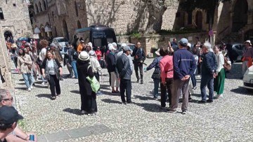 Ανεξέλεγκτη στάθμευση οχημάτων παντός τύπου στην Παλιά Πόλη της Ρόδου