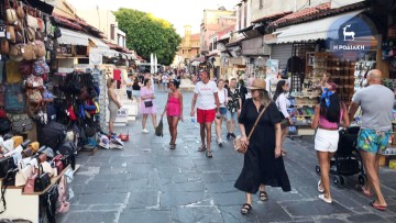 Υπήρξε συνεννόηση για την παράταση του ωραρίου των καταστημάτων