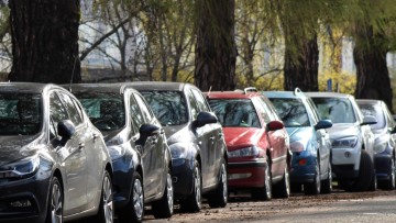 Η έλλειψη χώρων στάθμευσης σε πολλά σημεία της πόλης