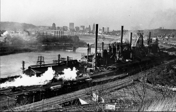 Στο Pittsburgh βρίσκονταν τα μεγαλύτερα χαλυβουργεία  της Αμερικής όπου δούλευαν αρκετοί Δωδεκανήσιοι