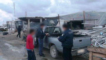 Έφοδο στον καταυλισμό των Ρομά στο Καρακόνερο πραγματοποίησε τα ξημερώματα η αστυνομία