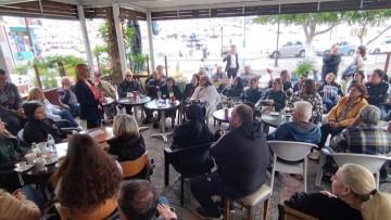 Μεγαλειώδης υποδοχή και συγκέντρωση για τη Μίκα Ιατρίδη στην Κάλυμνο: "Δίπλα στους Καλύμνιους και τις Καλύμνιες, ειλικρινά, δυναμικά!"