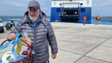 Ο Συλλογος Επαγγελματιων Η.Ν.Κασου καλωσόρισε το πλοίο BLUE STAR CHIOS