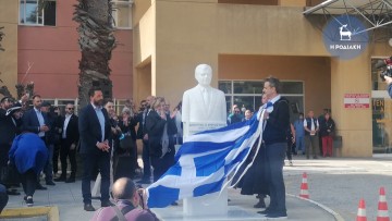 Στα αποκαλυπτήρια της προτομής του Δ. Κρεμαστινού στο Νοσοκομείο της Ρόδου ο πρωθυπουργός, Κυριάκος Μητσοτάκης