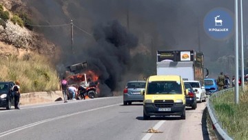 Σοβαρό τροχαίο ατύχημα στη Ρόδο - Στις φλόγες τυλίχτηκαν δύο οχήματα  μετά από σύγκρουση (βίντεο)