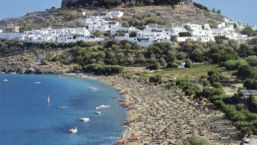 Πόστο στην παραλία  της Λίνδου «χτυπήθηκε»  στα 151.000 ευρώ!