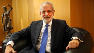 Ποιος είναι ο υπηρεσιακός πρωθυπουργός Ιωάννης Σαρμάς που κατάγεται από την Κω