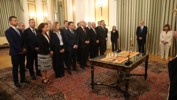 Ορκίστηκε πριν από λίγο η υπηρεσιακή κυβέρνηση