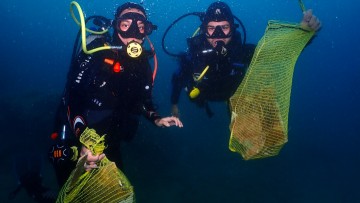Υποθαλάσσιος καθαρισμός του κόλπου του Αγίου Παύλου
