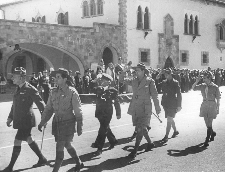 7.3.1948. Ο Μακρής Ελευθέριος Έφορος Προσκόπων παρελαύνει