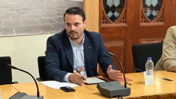 Β. Καλοπήτας από τις Καλυθιές: «Θέλουμε τοπικά συμβούλια με φωνή, με άποψη, με ρόλο και με αρμοδιότητες»