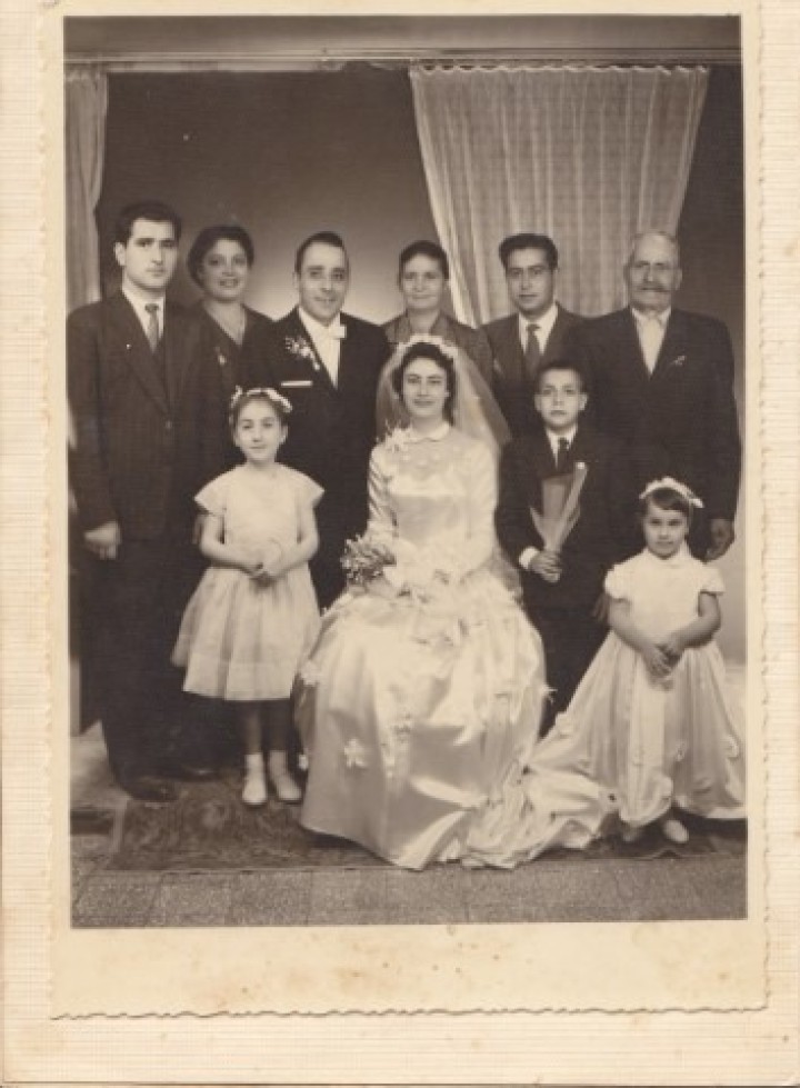 Από το Canonsburg PA ήλθε ο Αντώνης Διακάκης (τρίτος από αριστερά) στην Ελλάδα, να παντρευτεί την Καίτη από τα Τριάντα της Ρόδου, με συνοικέσιο