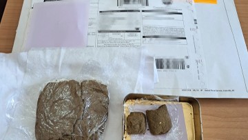 Συνελήφθησαν δύο άτομα στο πλαίσιο εντοπισμού και ελεγχόμενης παράδοσης δέματος ναρκωτικών ουσιών στη Κω