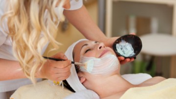 Β' Αντιπρόεδρος της Πανελλήνιας Ομοσπονδίας Διπλωματούχων Αισθητικών η Κατερίνα Παπασάββα- Λαμπαδάκη