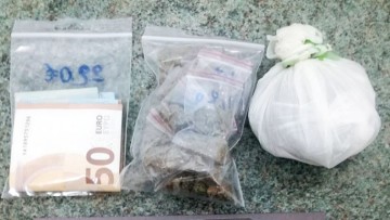 Ελεύθερος με όρους αφέθηκε 22χρονος που κατείχε 15 συσκευασίες με χασίς