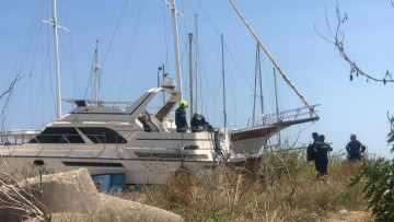Φωτιά σε σκάφος στο παλιό καρνάγιο της Ρόδου