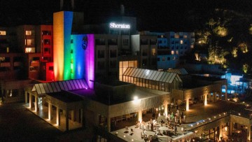 Με τα χρώματα της LGBTQ+ κοινότητας στο πλαίσιο του Pride Month το Sheraton Rhodes Resort