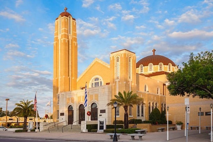 Η πρώτη δουλειά των μεταναστών, ήταν να κτίσουν εκκλησίες, όπως του Αγίου Νικολάου στο Tarpon Springs,  FL. The immigrants’ first job was to build churches, such as St. Nicholas in Tarpon Springs, FL