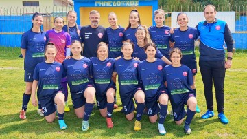 Γυναικείο ποδόσφαιρο: Δέκα ανανεώσεις στον Σταυρό Καλυθιών
