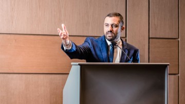Νίκος Γερονικόλας: Σέρνουν τους ομπρελάδες να βγάλουν το φίδι από την τρύπα
