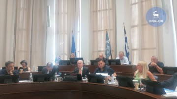 Σε ανακατατάξεις προχώρησε ο δήμαρχος Ρόδου Αντώνης Καμπουράκης