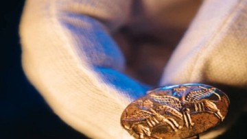 Το δαχτυλίδι από την Ιαλυσό που ταξίδεψε σε όλο τον κόσμο