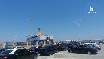 Εξύβρισε τους λιμενικούς