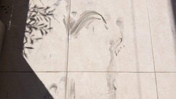 Έντονες διαμαρτυρίες των κατοίκων της Θολού για τον μαύρο καπνό μέχρι τις αυλές τους